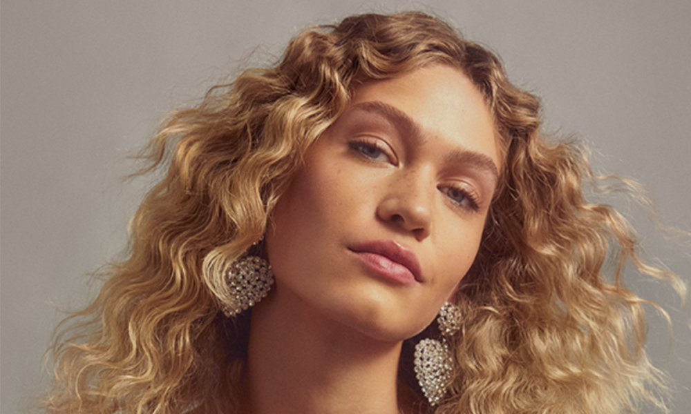 How to style curly hair in 5 steps